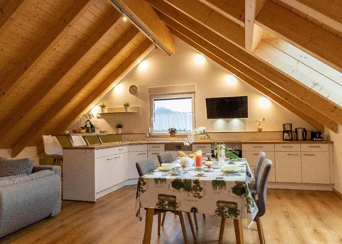 Ferienwohnung Schaeffer Mit Klimaanlage Und Freisitz Im Garten