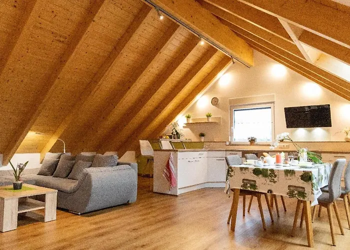 Ferienwohnung Schaeffer Mit Klimaanlage Und Freisitz Im Garten
