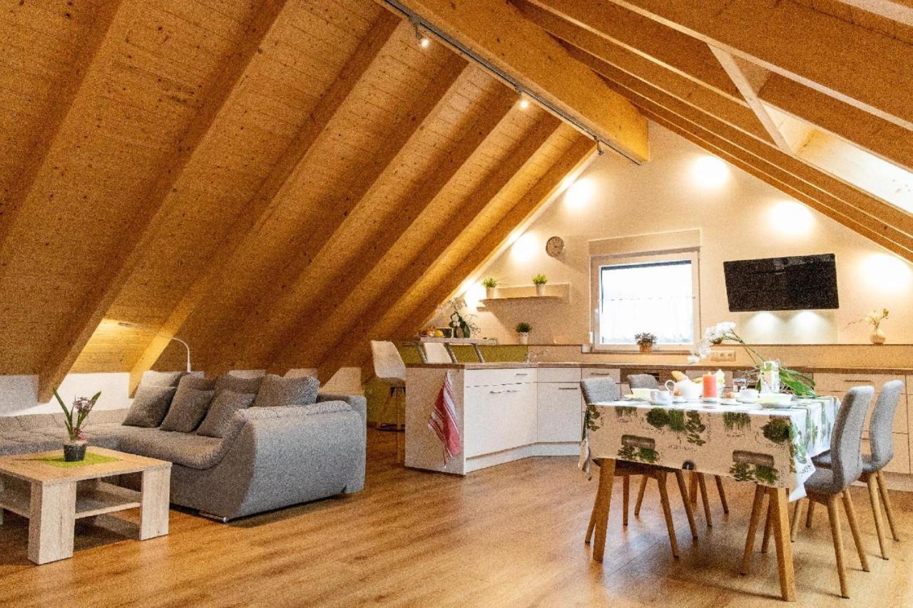 Apartment Schaeffer Mit Klimaanlage Und Freisitz Im Garten